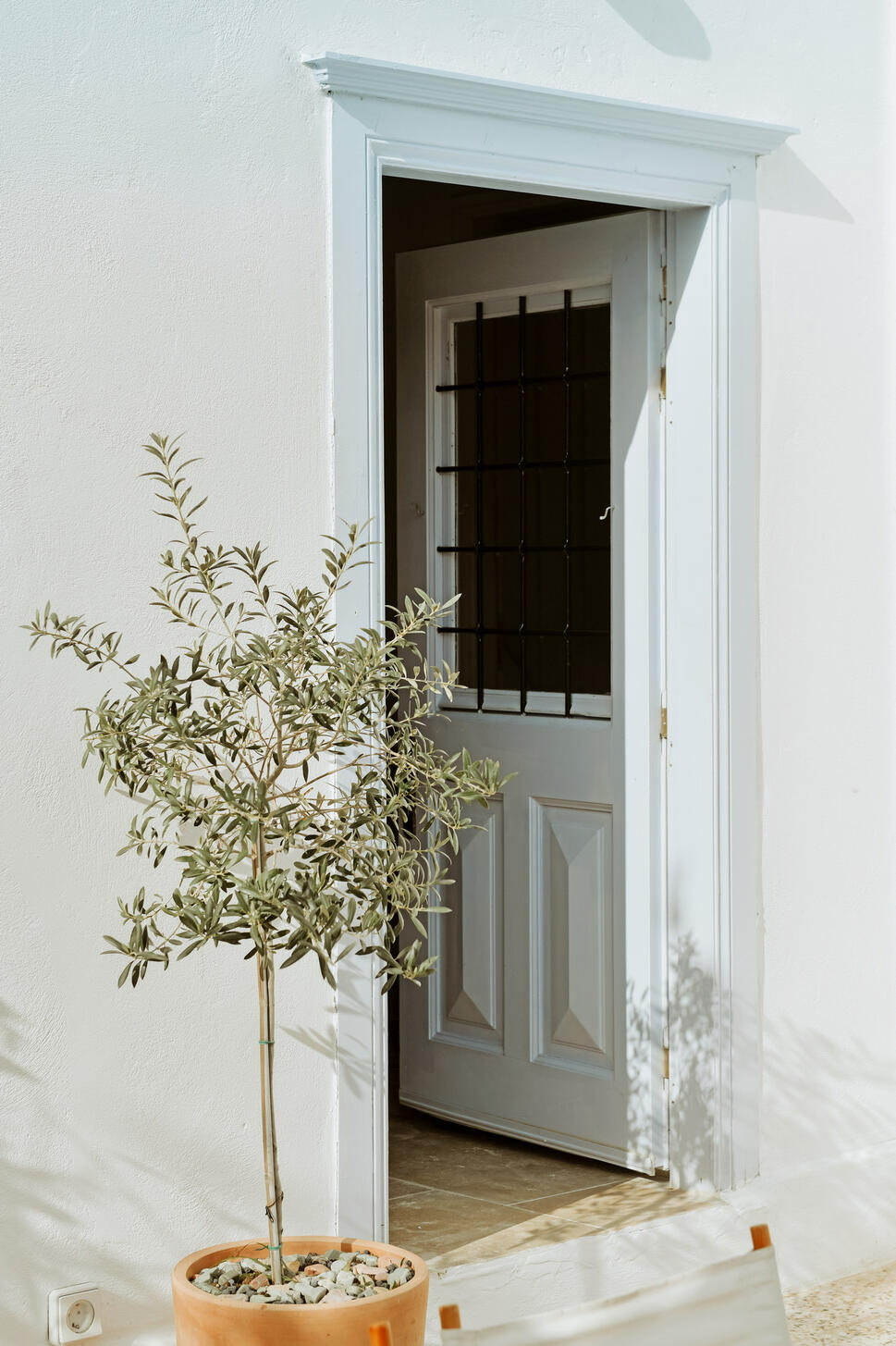 Salon entrance